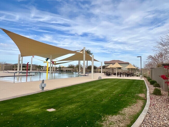 Building Photo - UPGRADED LIKE-NEW 3-BEDROOM WITH COMMUNITY POOL