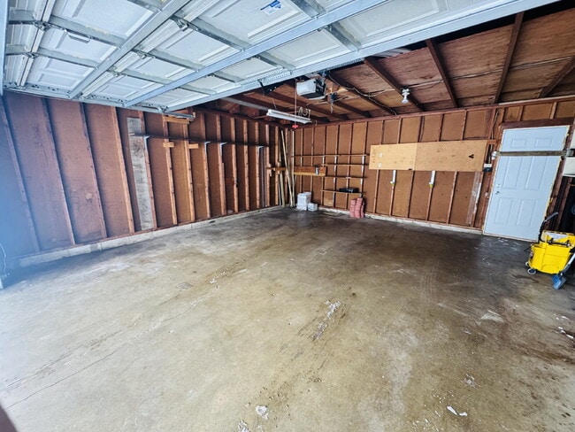 Building Photo - Single Family Home with 4-Bedrooms and 2 bathrooms in Coon Rapids