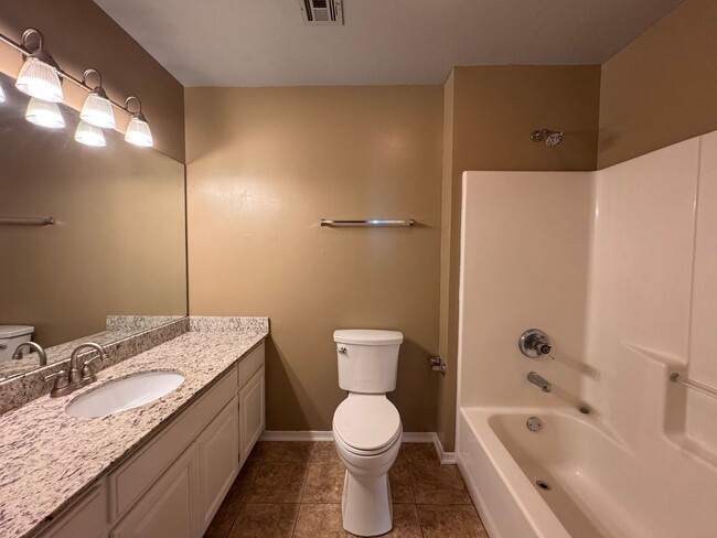 Building Photo - Large 3 bed 2 bath with 2 car garage.