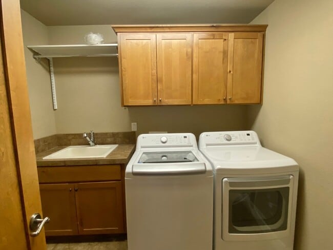 Building Photo - Northwest Crossing Gem! Bonus Office and Family Room