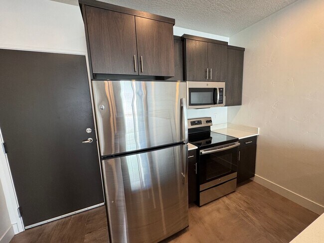 Building Photo - 1 Bedroom 1 Bath in SLC! Internet and cabl...