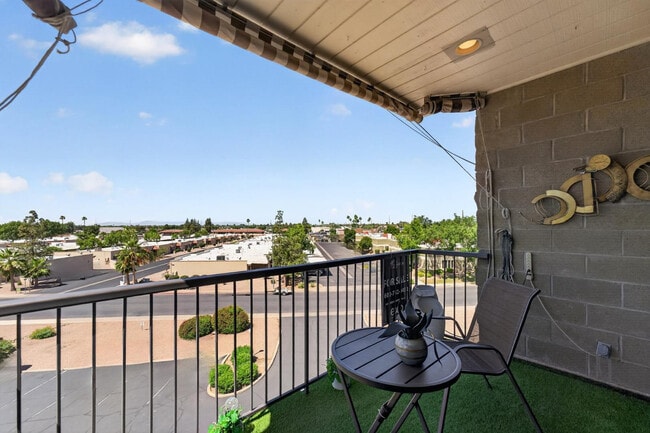 Building Photo - 425 S Parkcrest