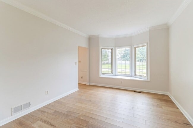Building Photo - GREAT LOCATION IN COUNTRY CLUB!! 4 Bedroom, 3.5 Bathroom Home in Clive