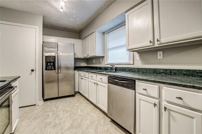 Building Photo - 2987 Belvedere Ln