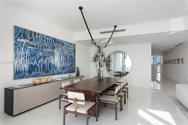 Building Photo - 300 Biscayne Blvd Way
