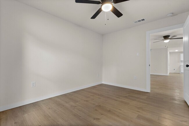 Building Photo - Lease Opportunity in Arlington!