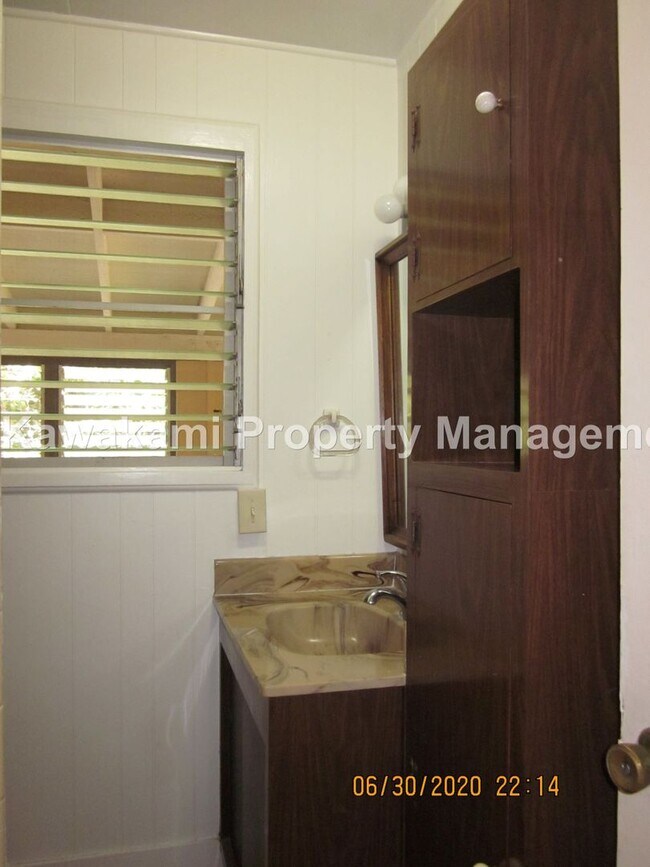 Building Photo - Very Spacious, Well Maintained, Hidden Gem...