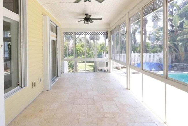 Building Photo - 400 Seaside Ln