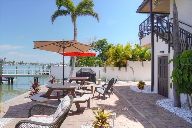 Building Photo - 8535 Blind Pass Dr