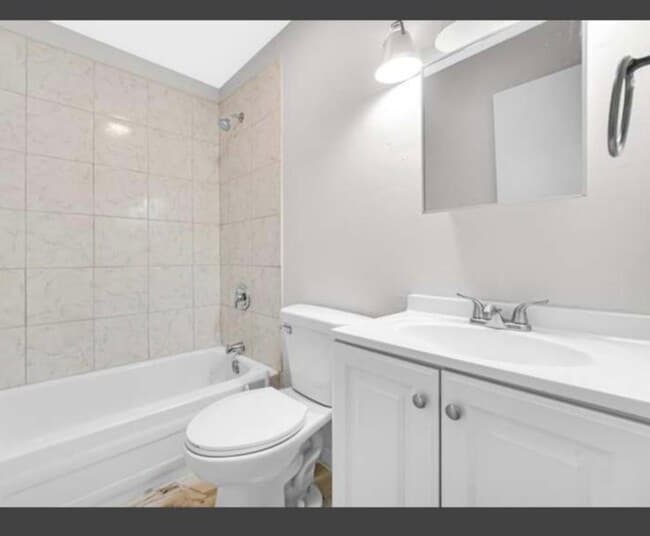 Building Photo - 1765 Short Ave