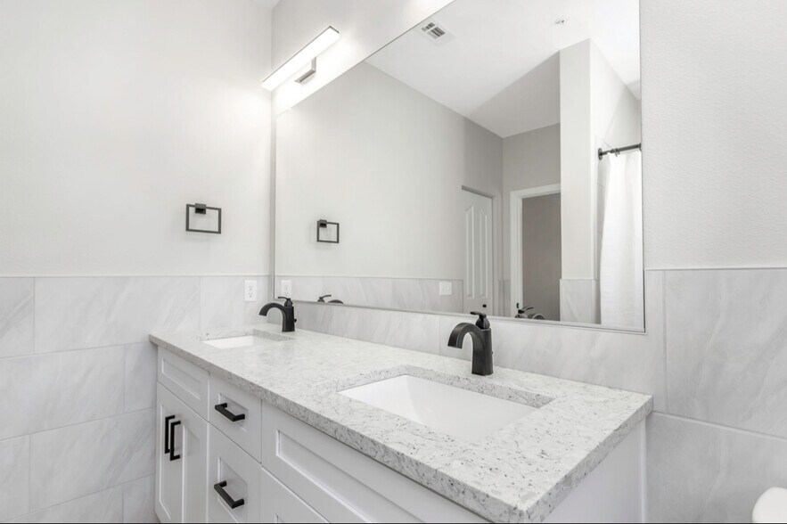 Building Photo - 4207 S Dale Mabry Hwy