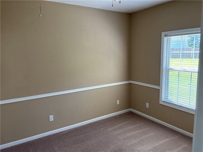 Building Photo - 709 Weatherstone Trce