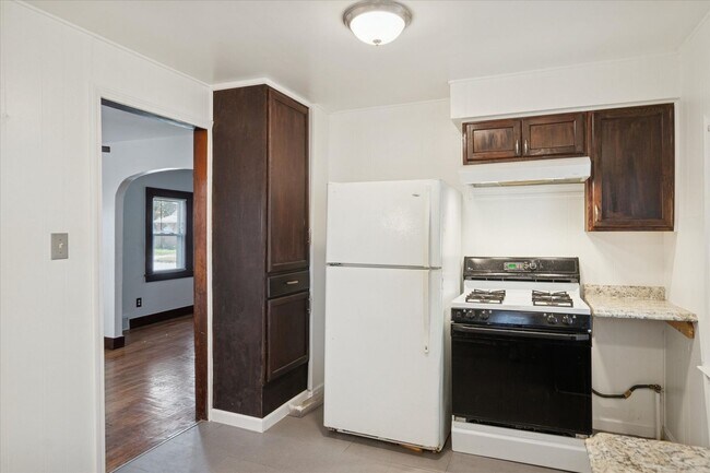 Building Photo - Redford - 3 Bedroom - $1,400/month