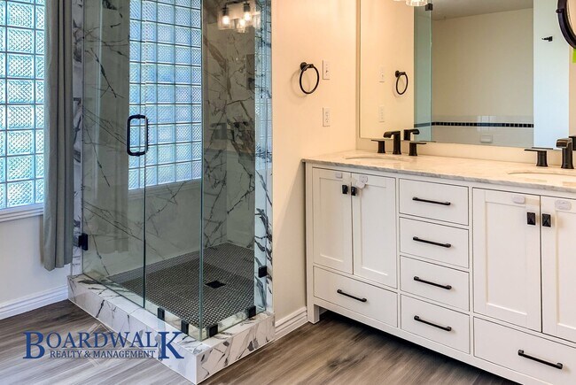 Building Photo - Modern Living Meets Mountain Lifestyle in Sandy