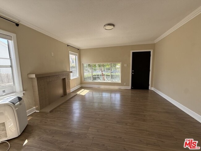 Building Photo - 1328 S Bronson Ave