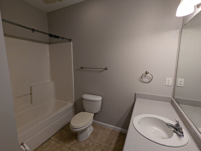 Building Photo - 700 Sykes St