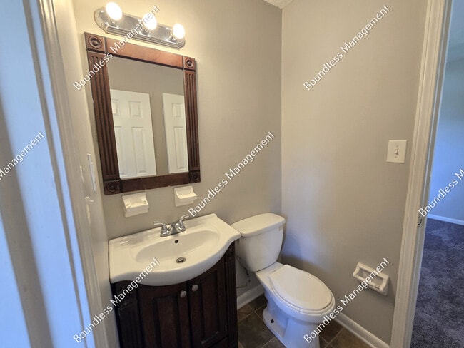 Building Photo - 8834 Homewood Dr