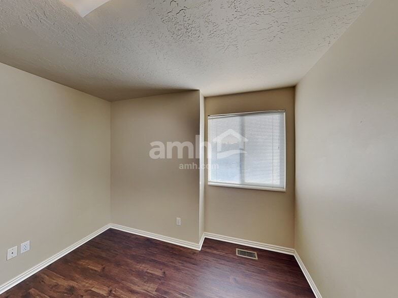 Building Photo - 308 S 1050 E