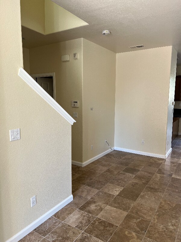 Building Photo - 9405 Clemente Dr