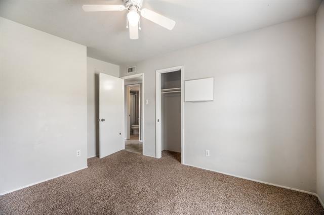 Building Photo - 122 W Way Dr