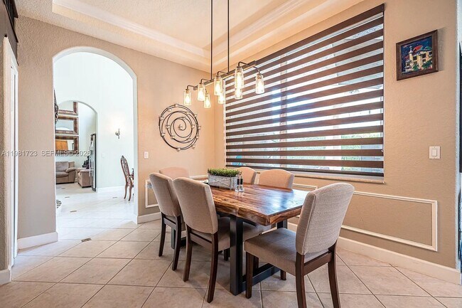 Building Photo - 3182 SW 189th Ave