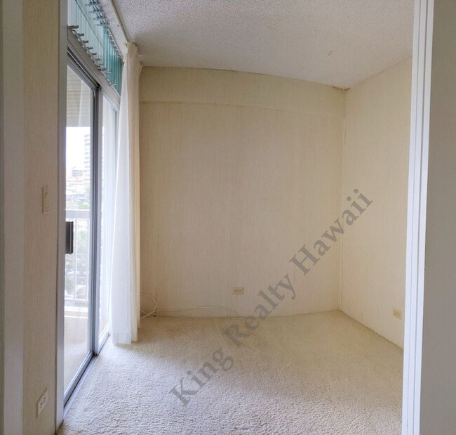 Building Photo - *VERY CLEAN 1 br / 1 bath w/Den(small offi...