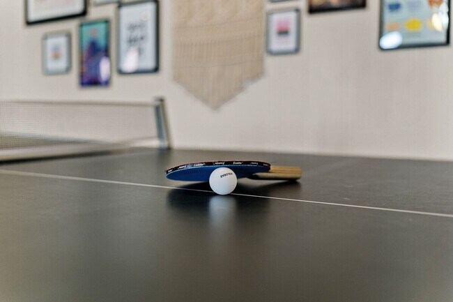 Building Photo - 301 E Walnut St