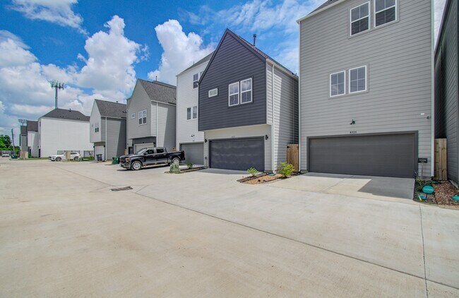 Building Photo - 8325 Springwood Crk Ln