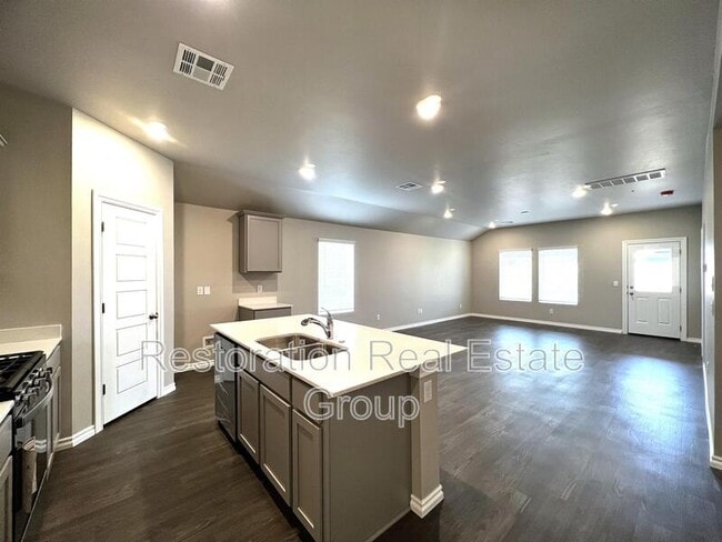 Building Photo - 2717 Dennis Dr