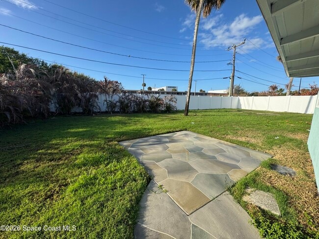 Building Photo - 249 Palm Ln