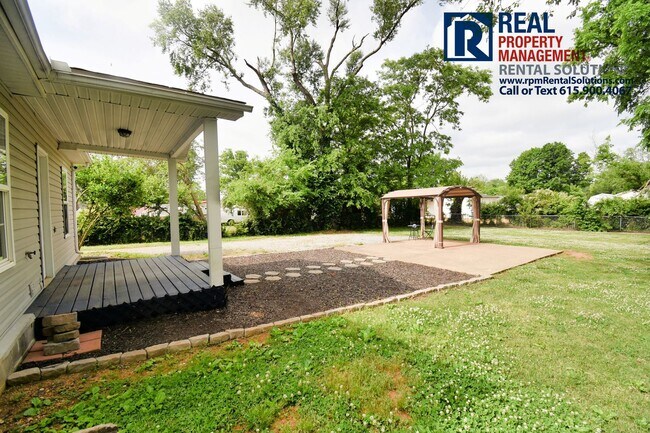 Building Photo - Adorable fenced in 3 bd 2 ba home in Murfr...