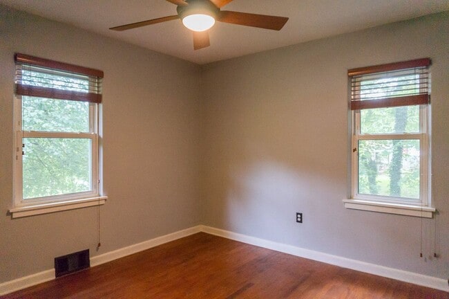 Building Photo - Beautiful Three-Bedroom with Fenced Yard i...