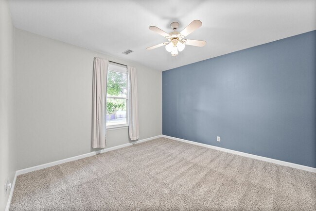 Building Photo - Pet Friendly Three Bedroom!