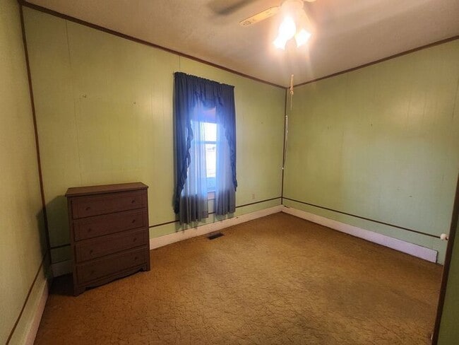 Building Photo - 2-3 Bedroom Home w/Large Kitchen - Section 8 Welcome & Pets Negotiable!