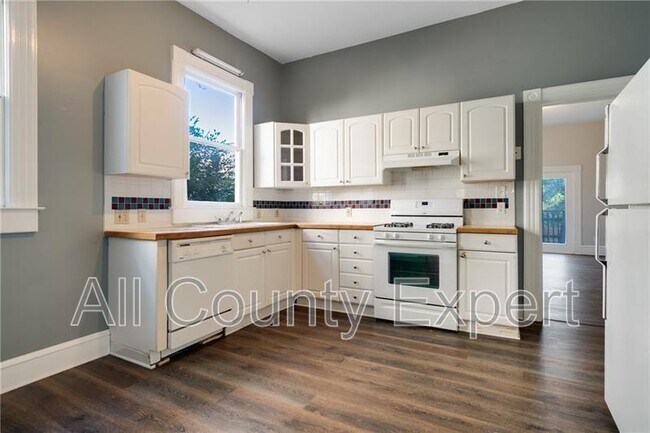 Building Photo - 438 Cherokee Ave SE