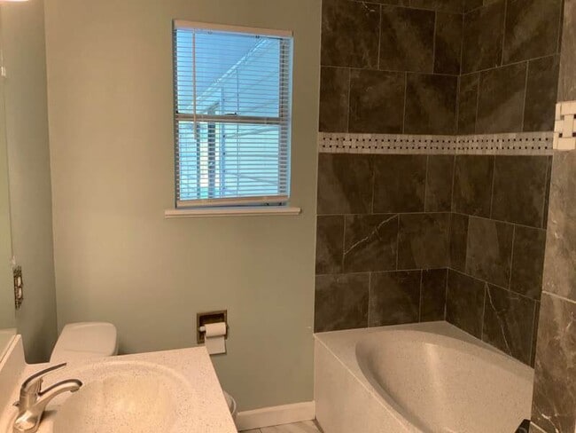 Building Photo - Spacious 3-Bedroom Home with 1.5 Baths & H...