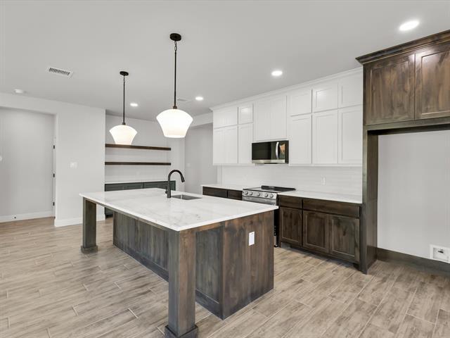 Building Photo - 608 Jameson