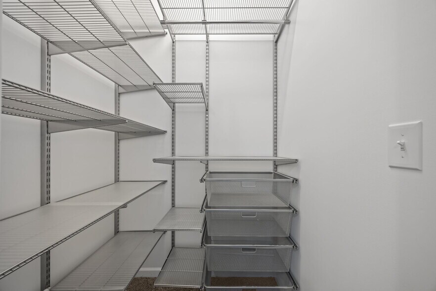 CUSTOM CLOSET - 1319 Rodessa Run