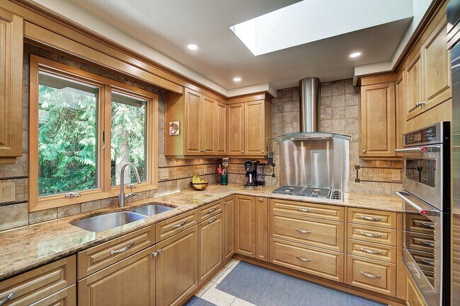 Building Photo - 4bd/3ba Sammamish House