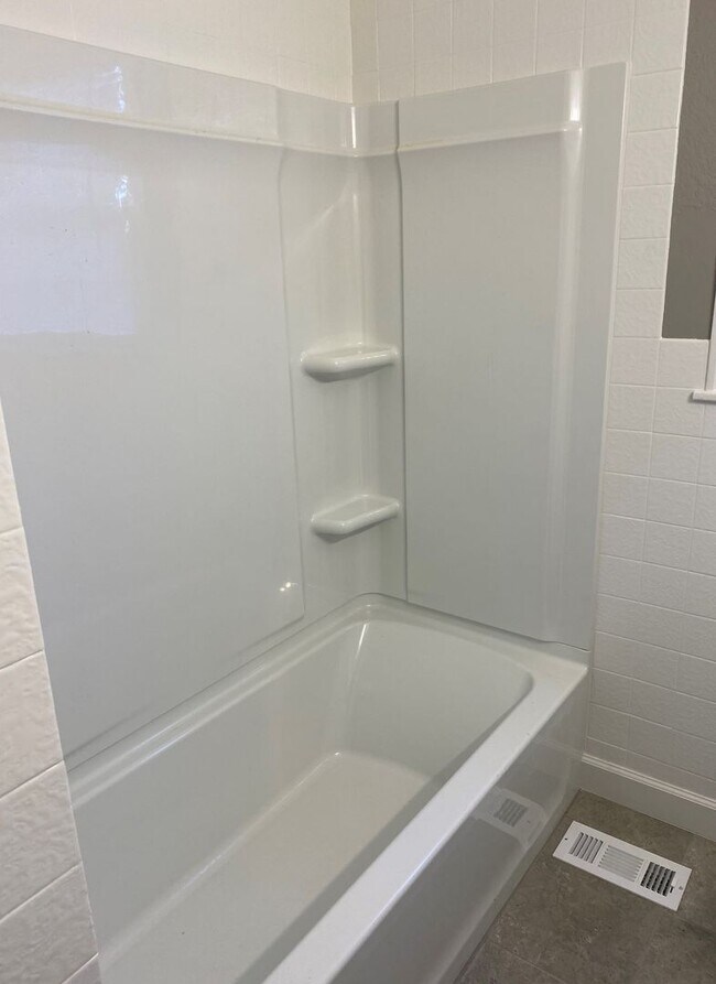 Building Photo - 2 Bed 1 Bath with Large backyard