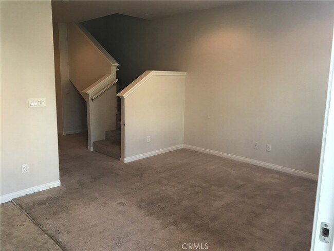 Building Photo - 815 Humbert Ave