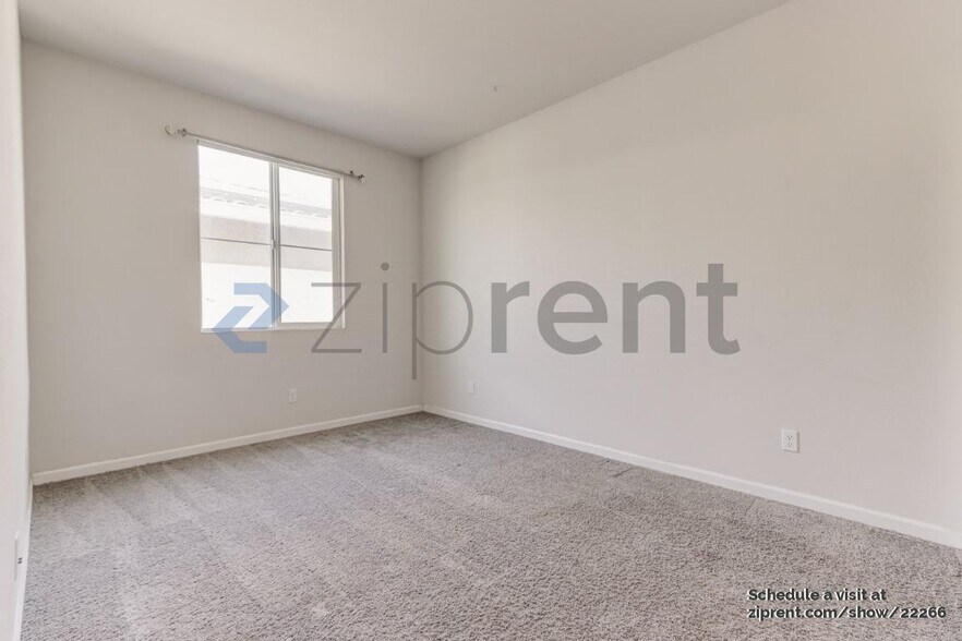 Building Photo - 1523 Oliveira Dr