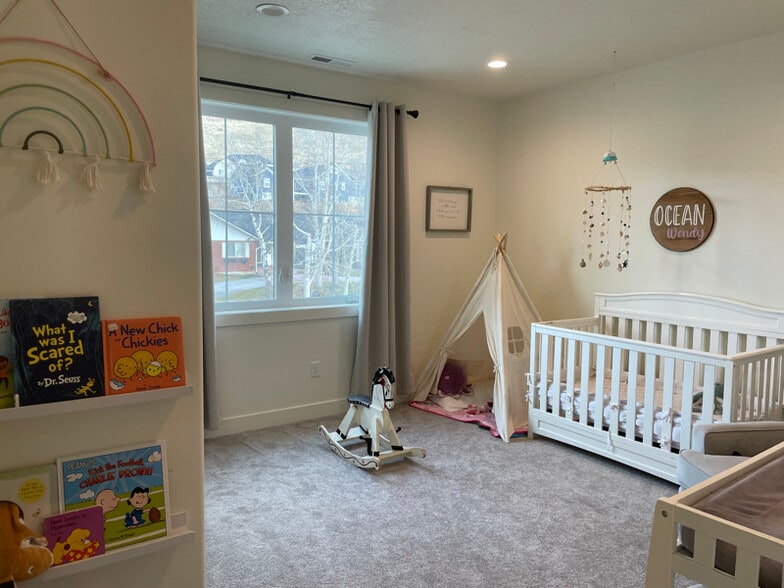 Building Photo - 2030 150 W