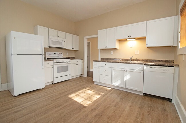 Building Photo - 415 Riverside Ave N