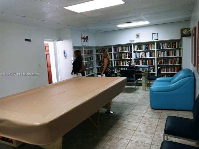 Building Photo - 20400 W Country Club Dr