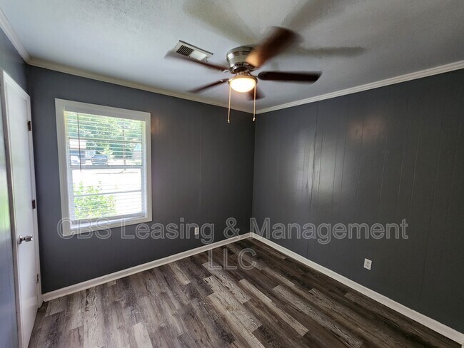 Building Photo - 1406 Jackson Dr