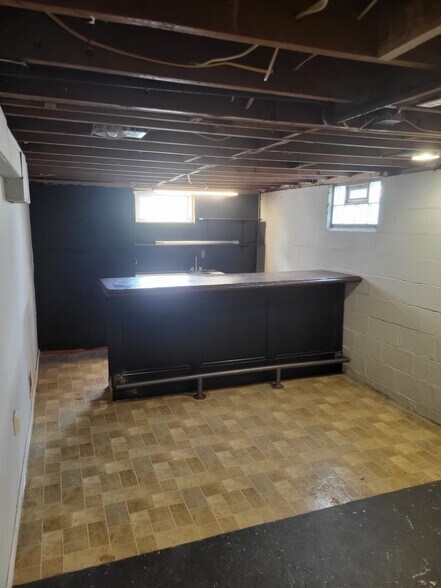 Basement counter - 3449 Beulah Rd