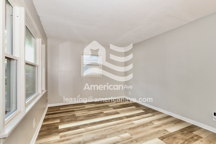 Building Photo - 2309 Dexter Ave