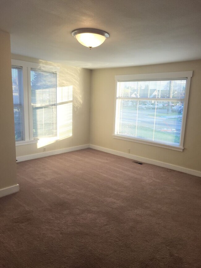 Building Photo - LaGassey - 802 A/B/C