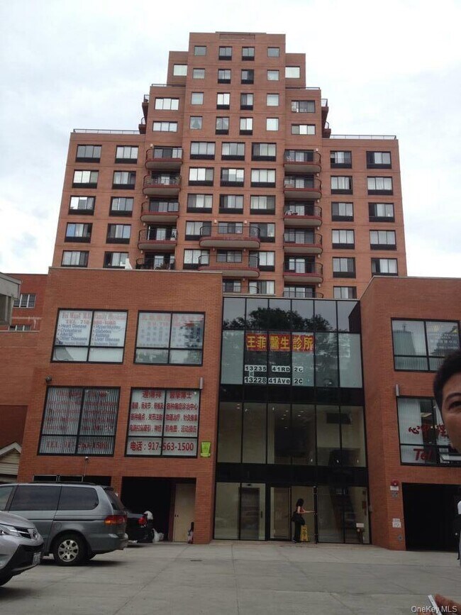 Primary Photo - 132-35 Sanford Ave